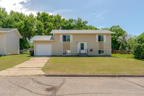 53 Benteen Drive, Lincoln, ND 58504