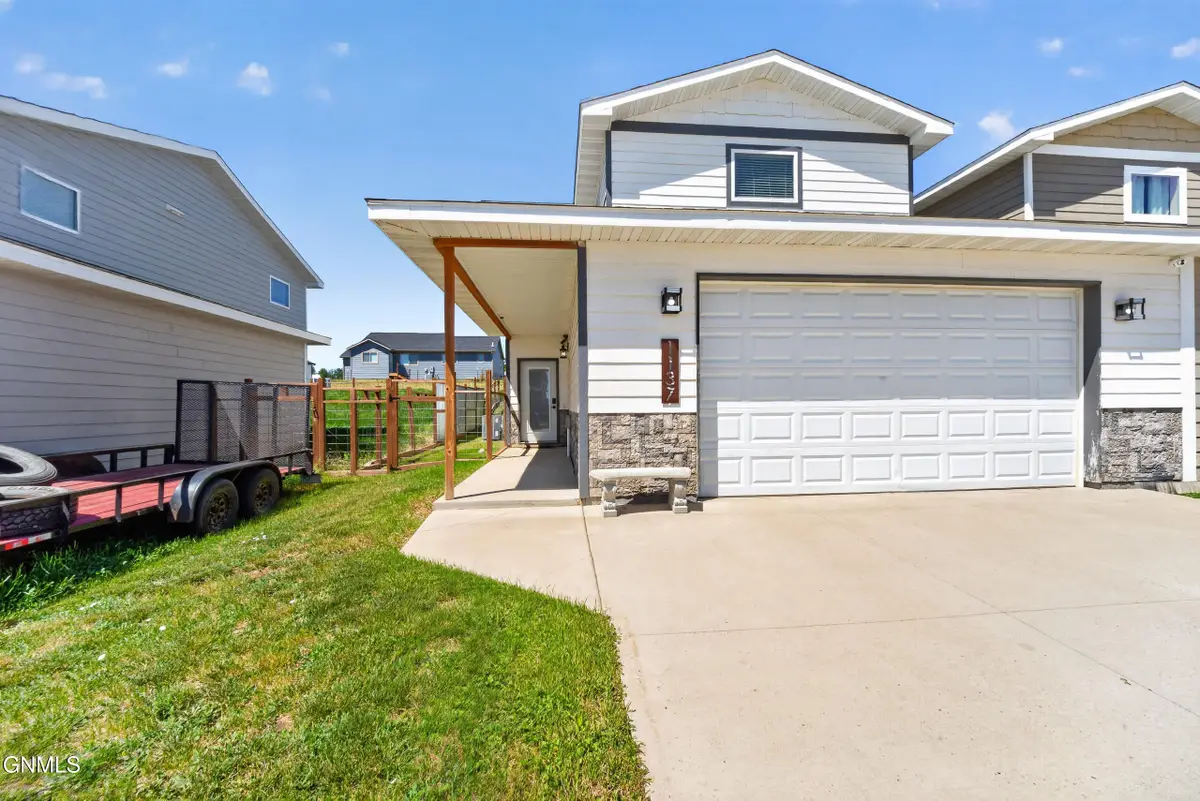 1137 9th Street Sw, Watford City, ND 58854 - #1