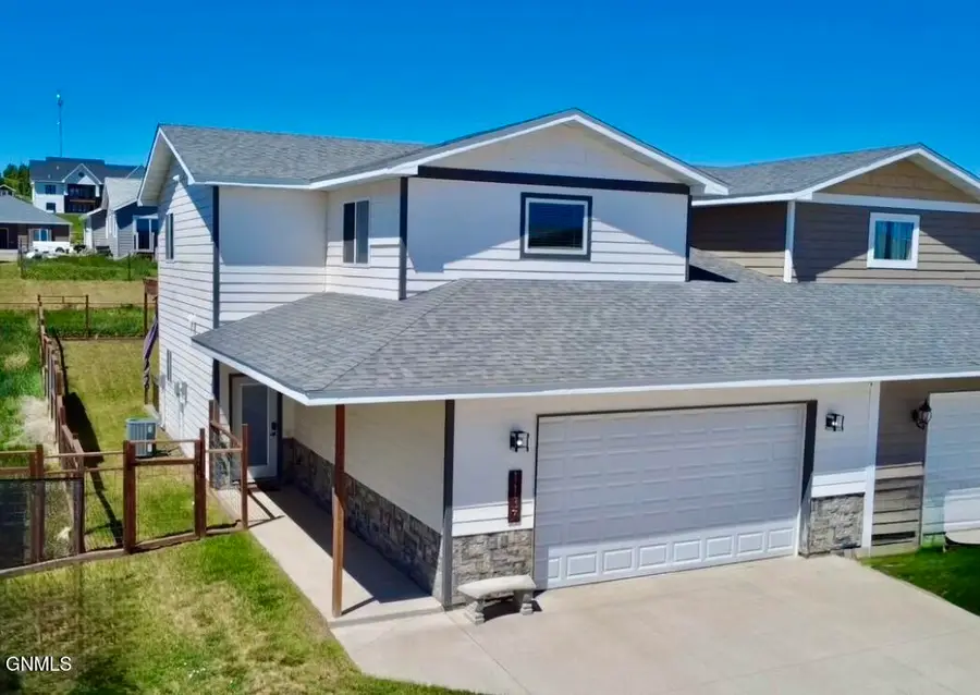 1137 9th Street Sw, Watford City, ND 58854 - #3