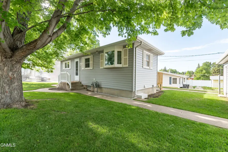 1400 6th Avenue Nw, Mandan, ND 58554 - #3