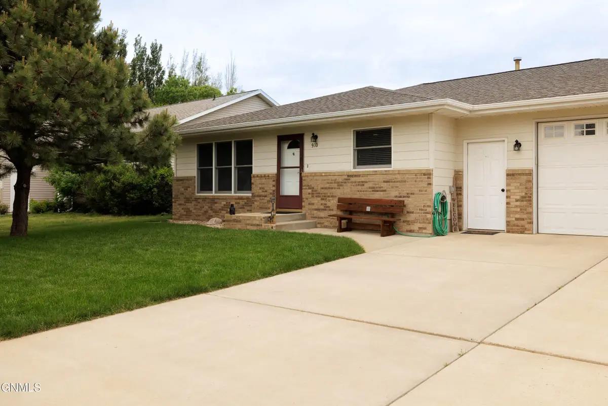 910 20th Street W, Dickinson, ND 58601 - #1