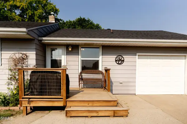 2020 4th Avenue Sw, Jamestown, ND 58401