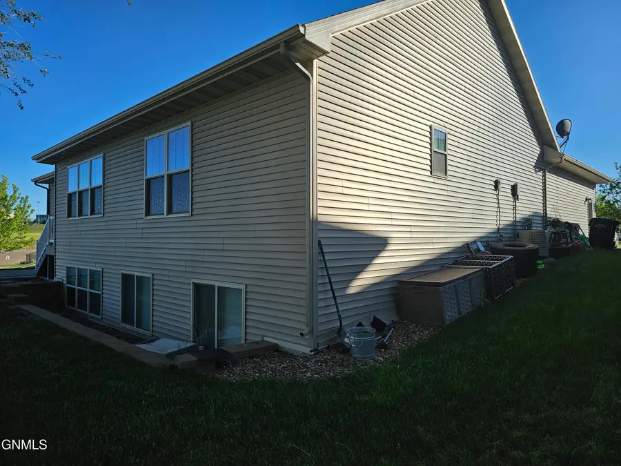 2222 5th Avenue Ne, Watford City, ND 58854 - #2