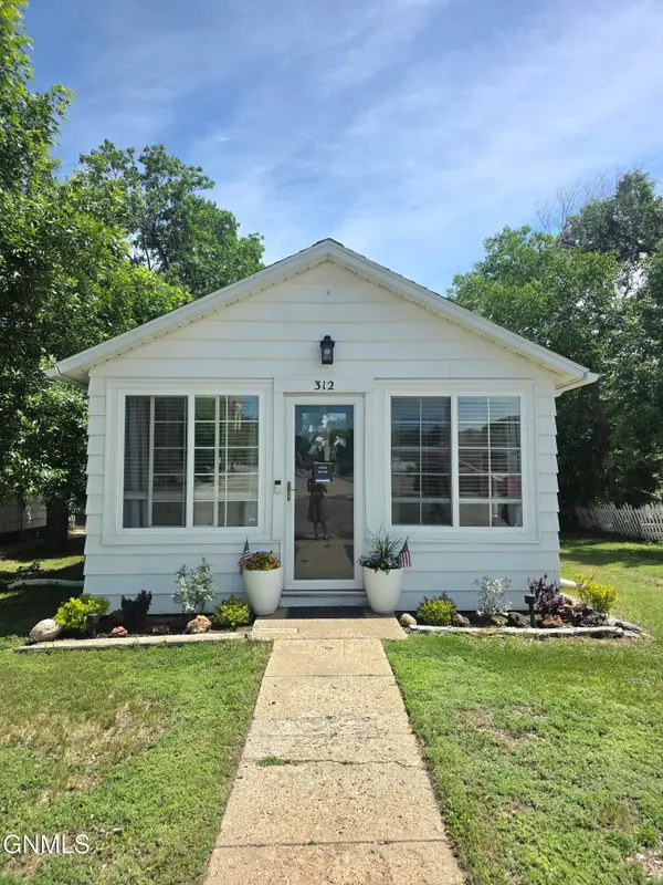 312 2nd Street Ne, Watford City, ND 58854