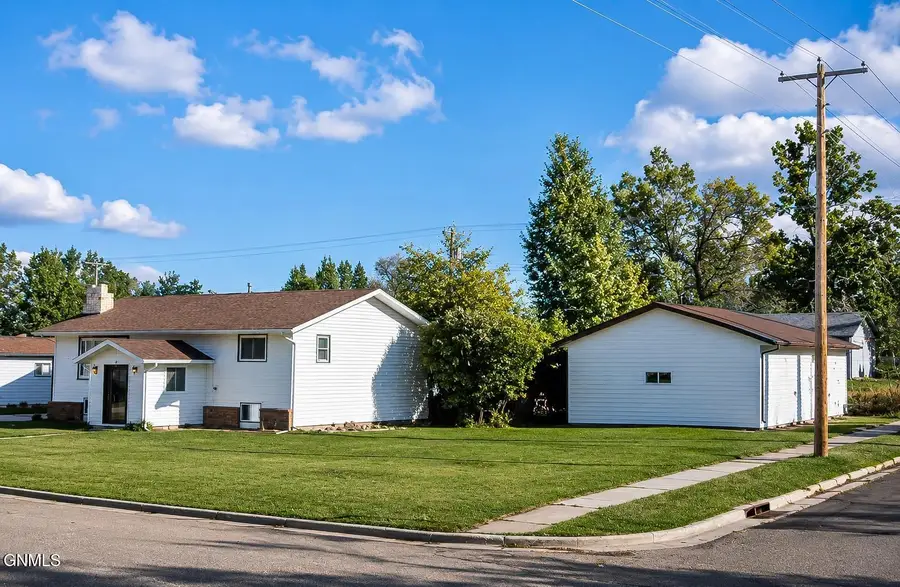 317 2nd Street Se, Stanley, ND 58784 - #2