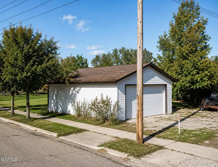 317 2nd Street Se, Stanley, ND 58784 - #3