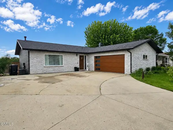 2113 9th Avenue E, Williston, ND 58801