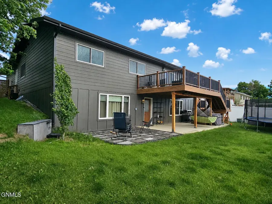 2113 9th Avenue E, Williston, ND 58801 - #2