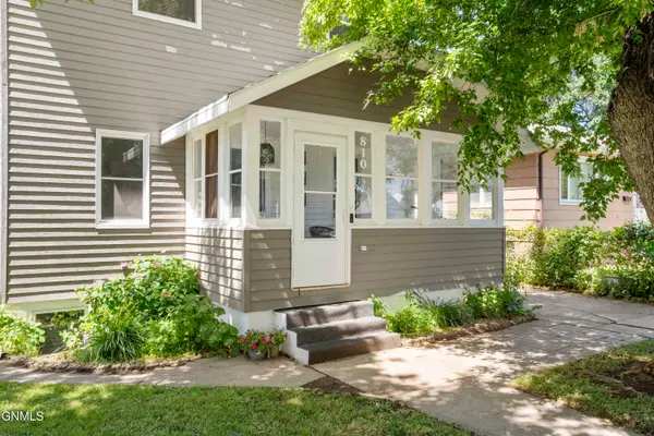 810 13th Street N, Bismarck, ND 58501