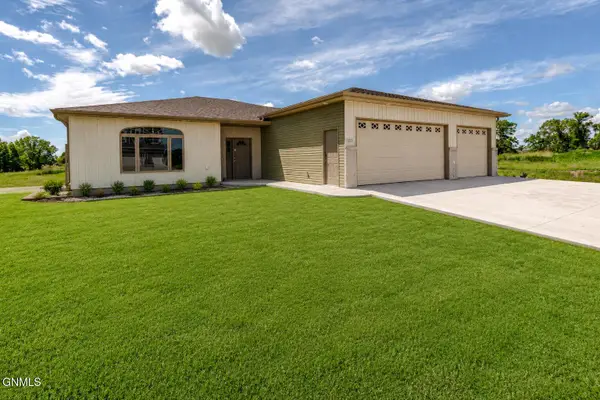 5531 Holmes Drive, Bismarck, ND 58504