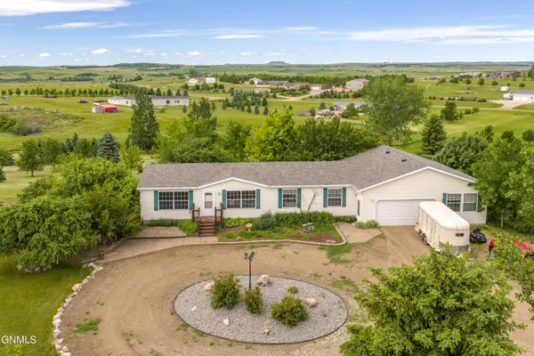 2588 Jonathan Drive N, Mandan, ND 58554