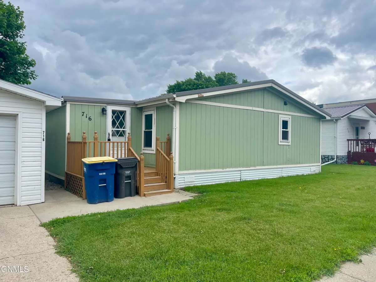 716 Holiday Park, Jamestown, ND 58401 - #1