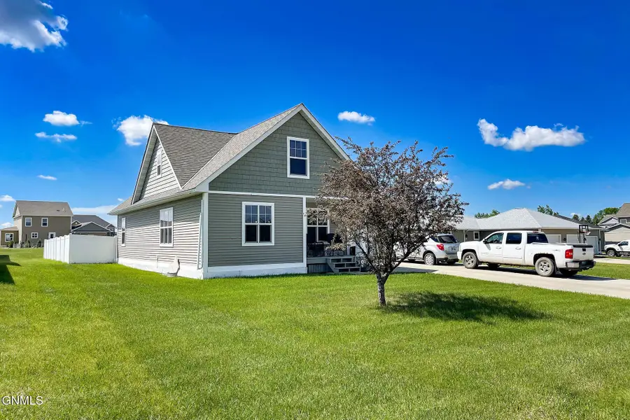402 9th Avenue Se, Stanley, ND 58784 - #3