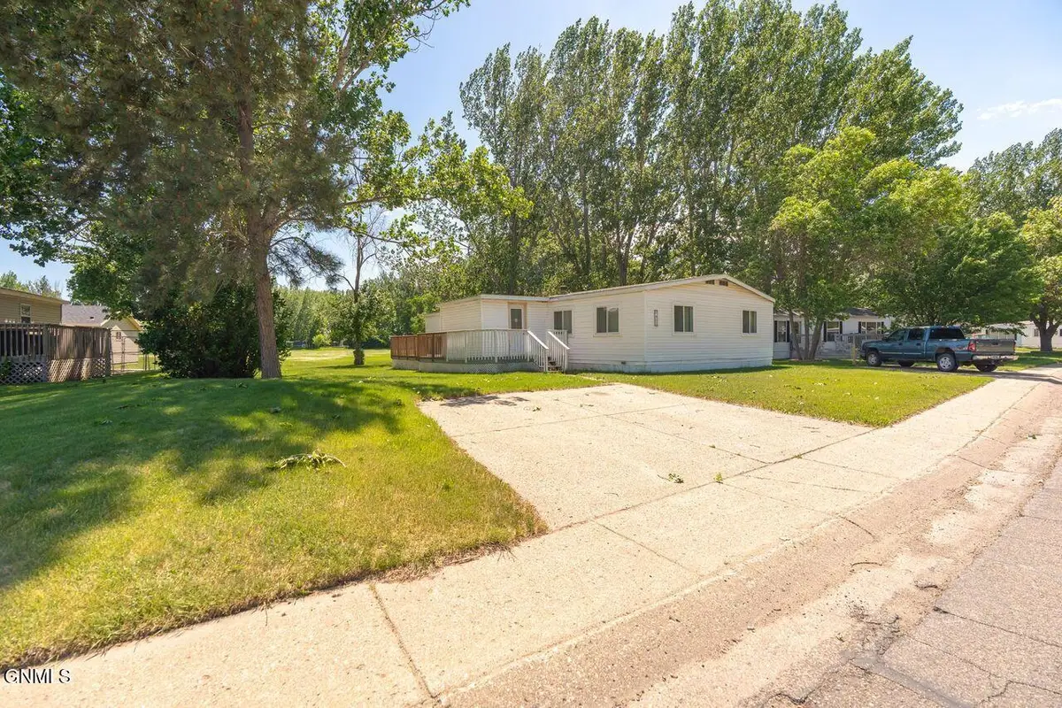 405 Yorkshire Lane, Bismarck, ND 58504 - #1