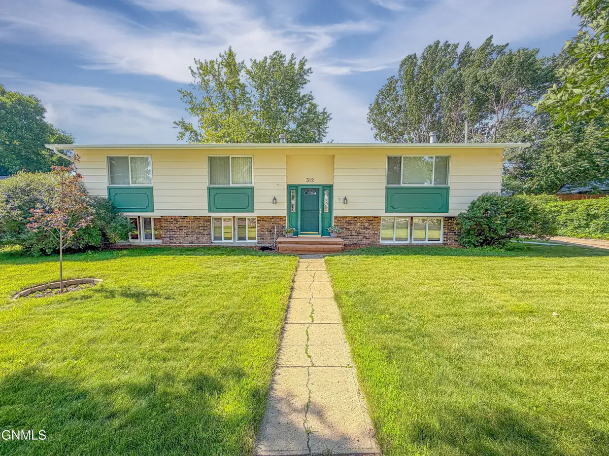 312 18th Street E, Williston, ND 58801 - #1
