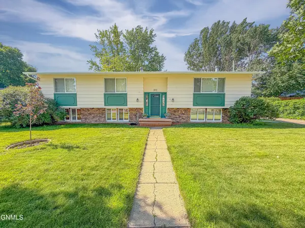 312 18th Street E, Williston, ND 58801