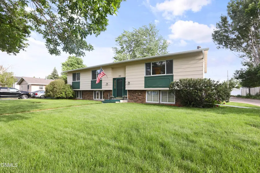 312 18th Street E, Williston, ND 58801 - #3