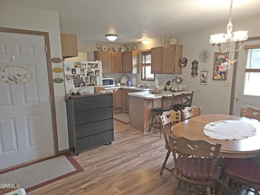 401 2nd Avenue Ne, Steele, ND 58482 - #3