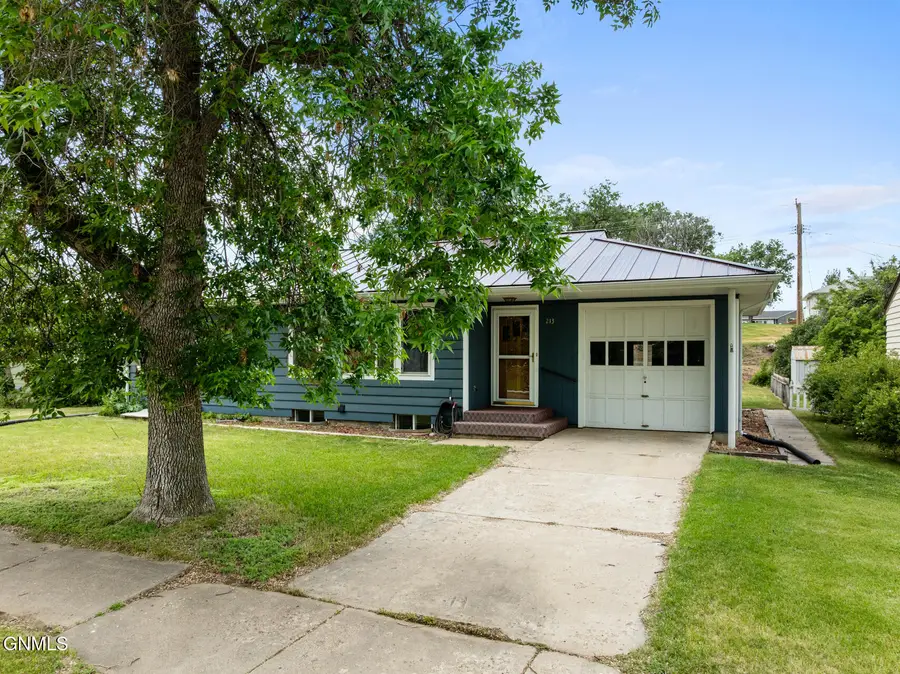 213 7th Street Ne, Watford City, ND 58854 - #3