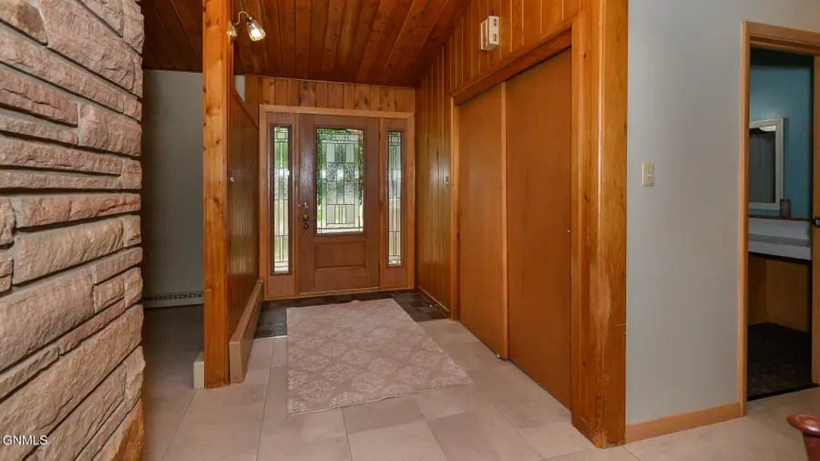 403 3rd Street Nw, Hazen, ND 58545 - #2