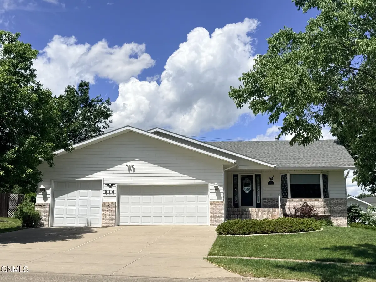 814 W Turnpike Avenue, Bismarck, ND 58501 - #1