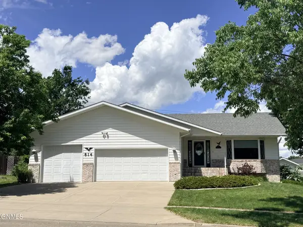 814 W Turnpike Avenue, Bismarck, ND 58501