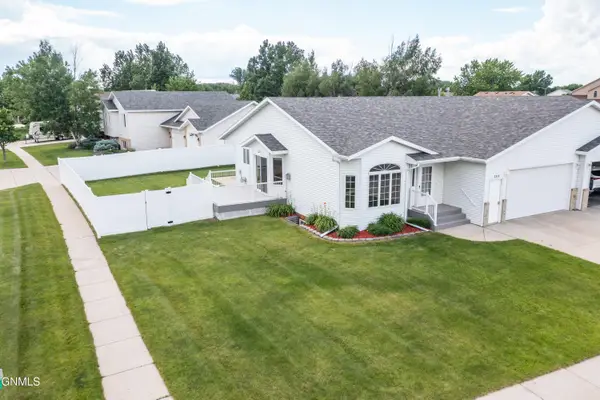 2314 Santa Barbara Drive, Bismarck, ND 58504