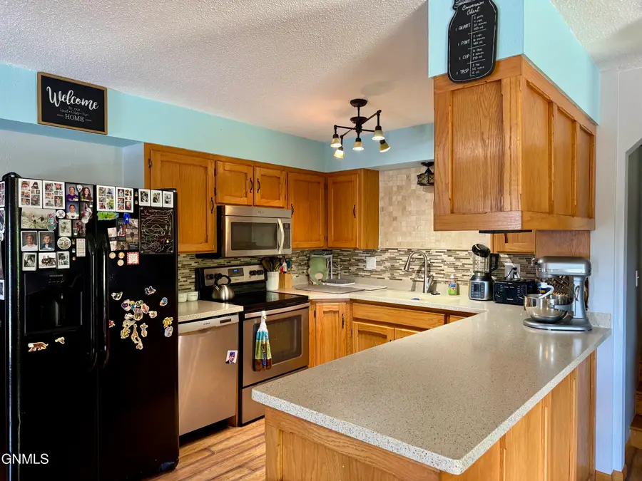 1005 Deapolis Drive, Hazen, ND 58545 - #2