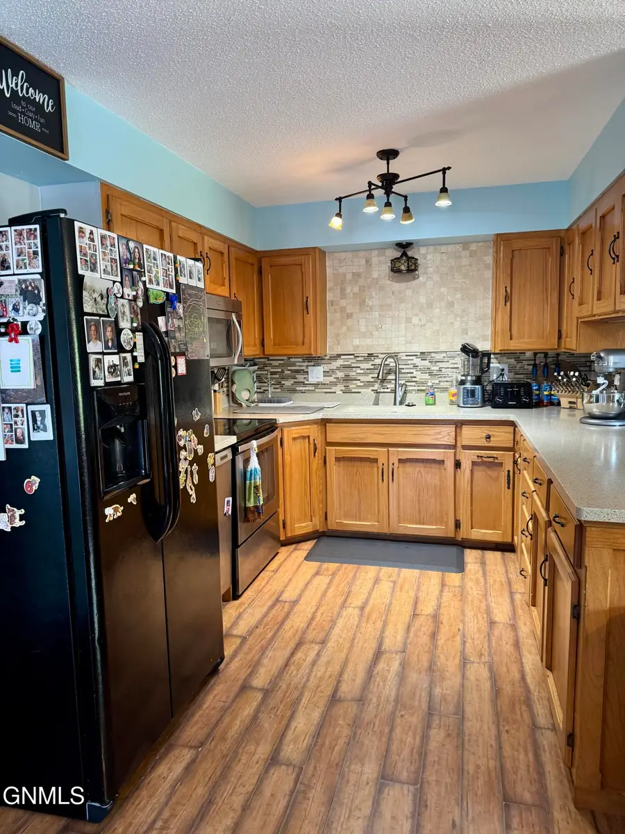 1005 Deapolis Drive, Hazen, ND 58545 - #3