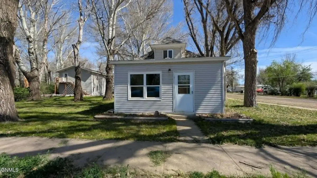 203 Nolan Avenue W, Wibaux, MT 59353 - #1