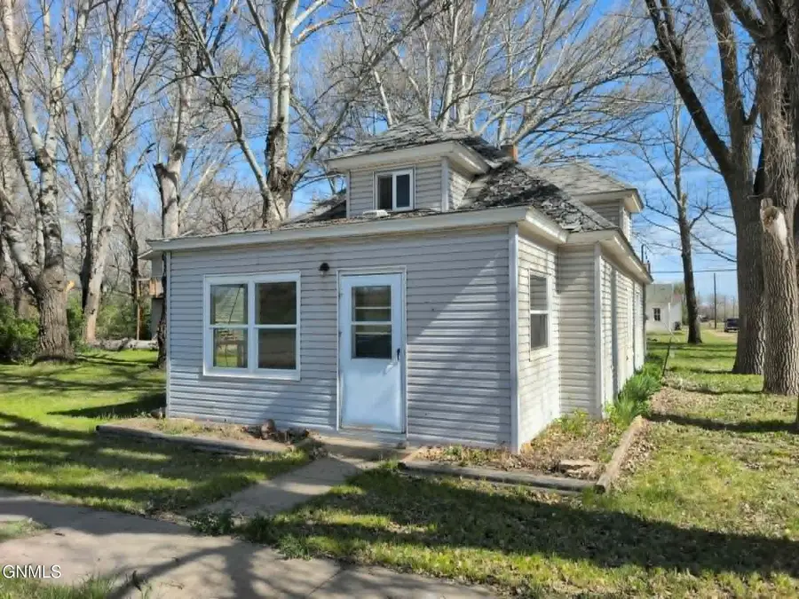 203 Nolan Avenue W, Wibaux, MT 59353 - #3