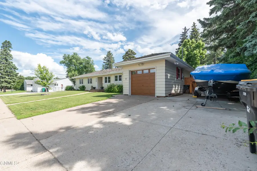 225 Tower Avenue, Bismarck, ND 58501 - #2