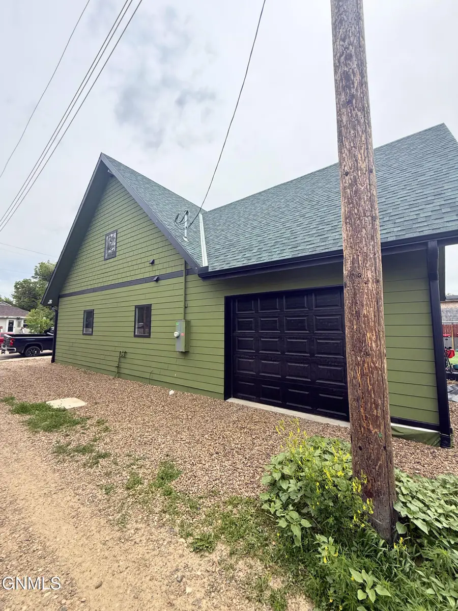 506 6th Avenue Ne, Sidney, MT 59270 - #2