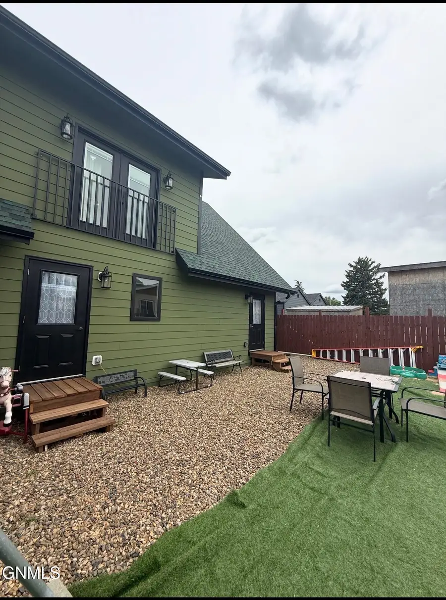 506 6th Avenue Ne, Sidney, MT 59270 - #3