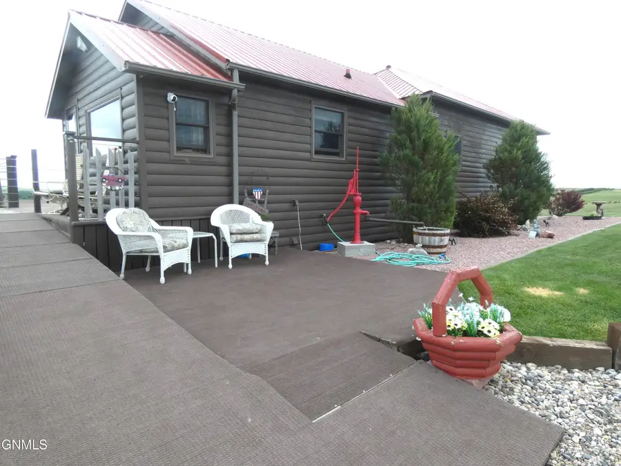 8020 6th Avenue Se, Linton, ND 58552 - #3