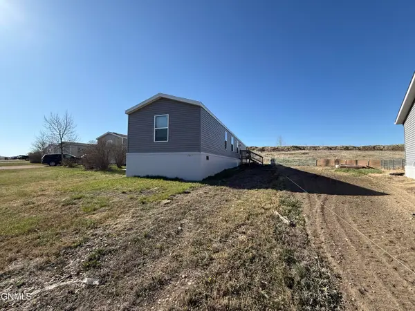 1011 5th Avenue Se, Watford City, ND 58854