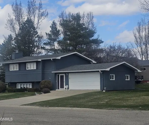 913 13th Avenue Sw, Jamestown, ND 58401