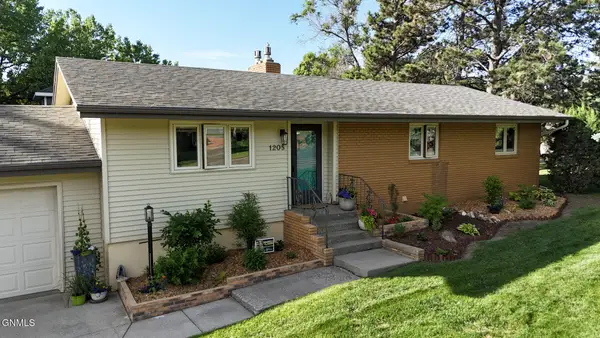 1205 Coulee Road, Bismarck, ND 58501