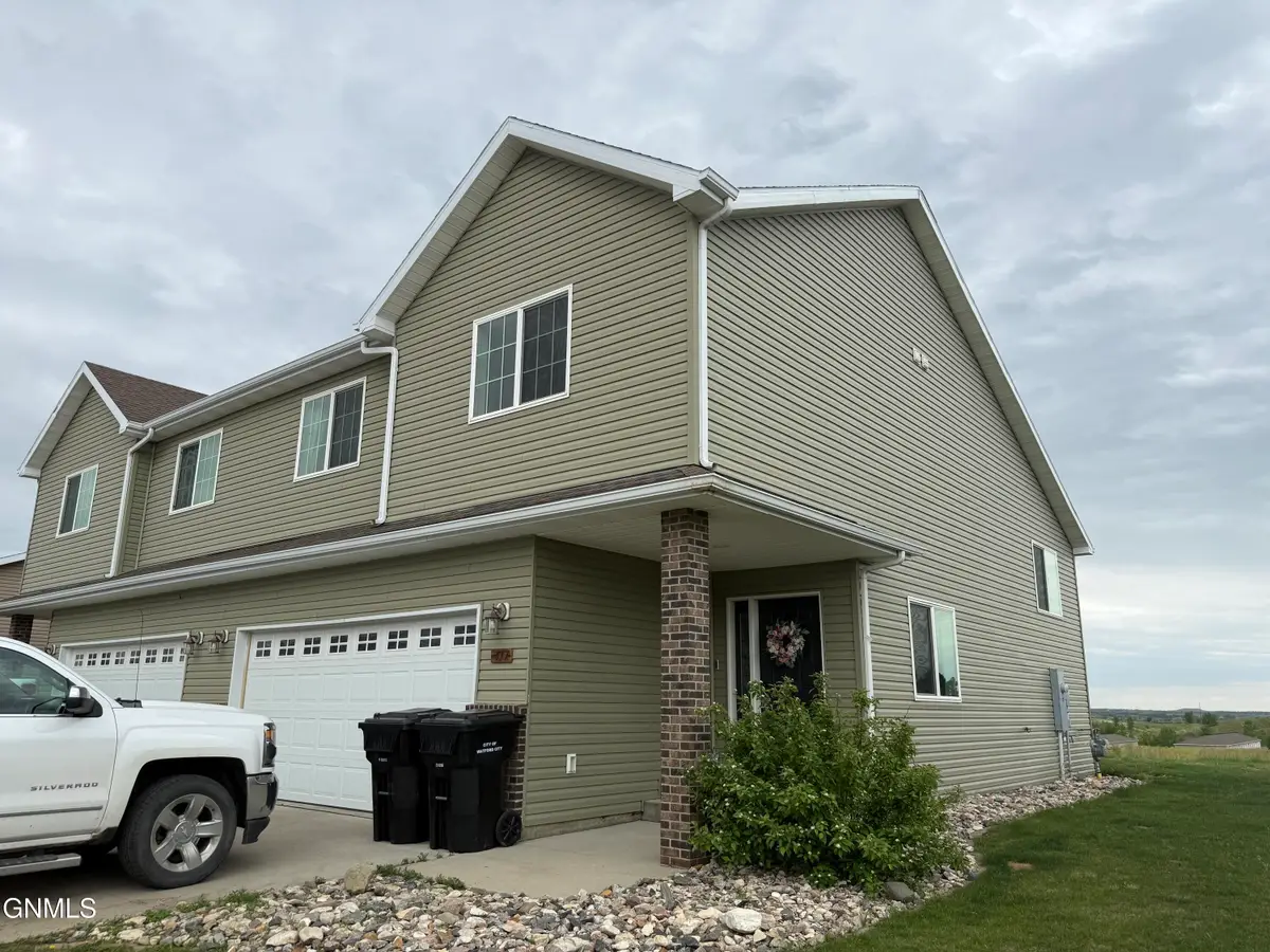 417 8th Street Nw, Watford City, ND 58854 - #1