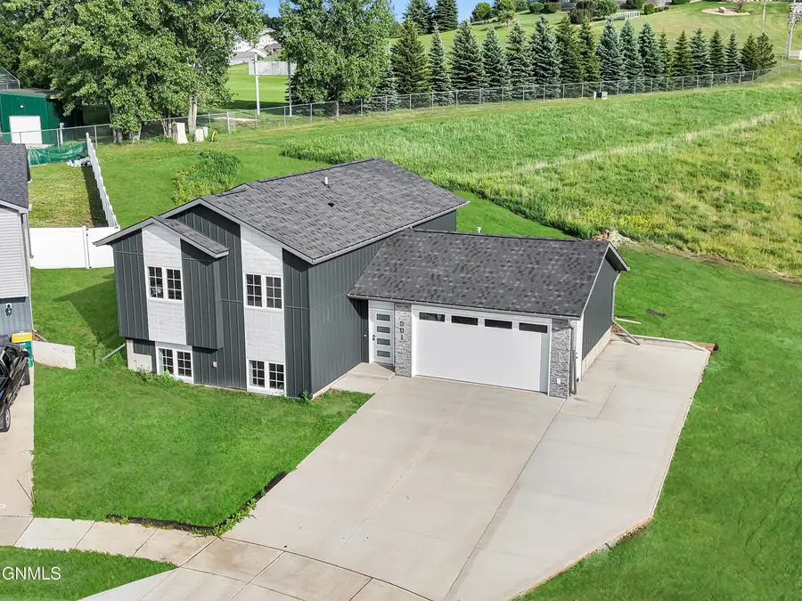 501 Lena Court Se, Mandan, ND 58554 - #2