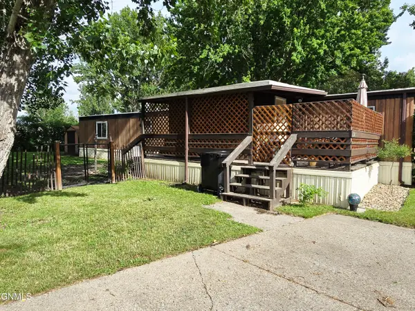 419 Cambridge Drive, Bismarck, ND 58504