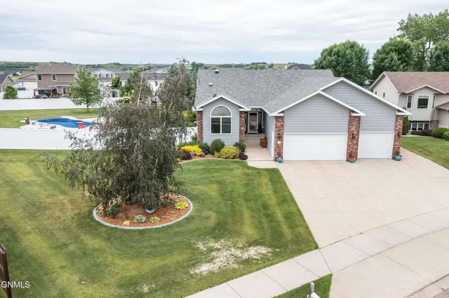 3803 Woodbend Drive Se, Mandan, ND 58554 - #2