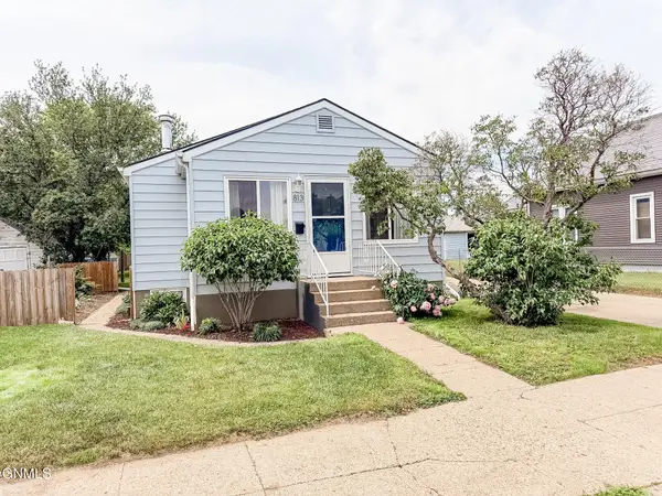 813 8th Avenue W, Williston, ND 58801