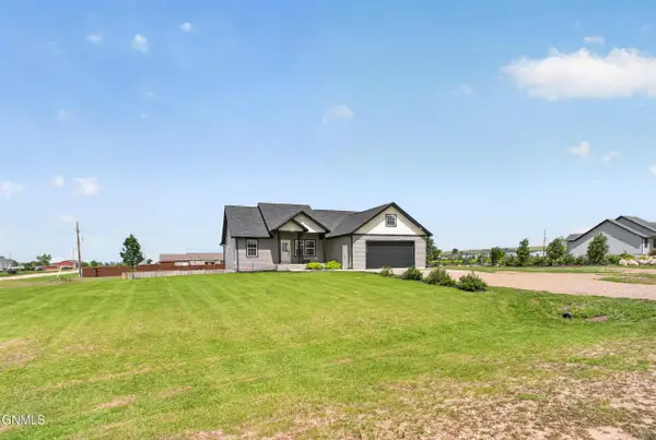13355 Yellowstone Meadow Street, Williston, ND 58801