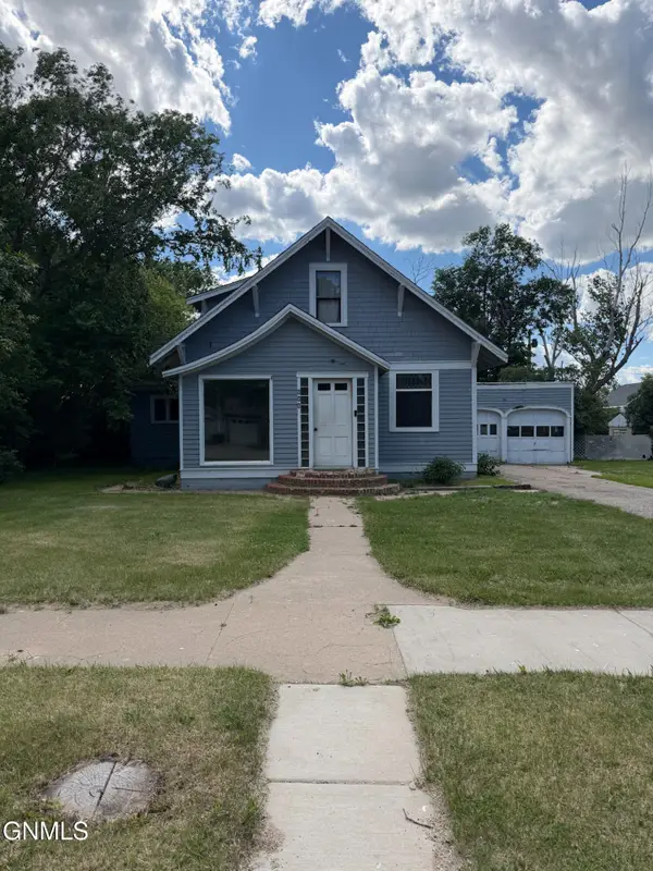 608 Main Street S, Crosby, ND 58730