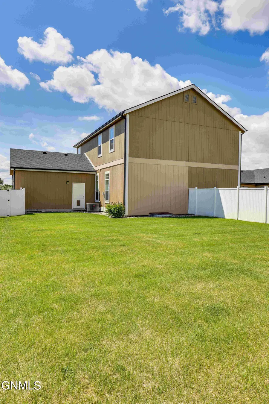 611 40th Street E, Williston, ND 58801 - #3