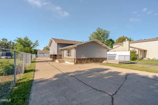1001 Jefferson Avenue, Bismarck, ND 58504