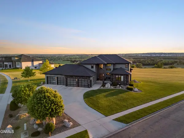 3618 Powder Ridge Drive, Bismarck, ND 58503