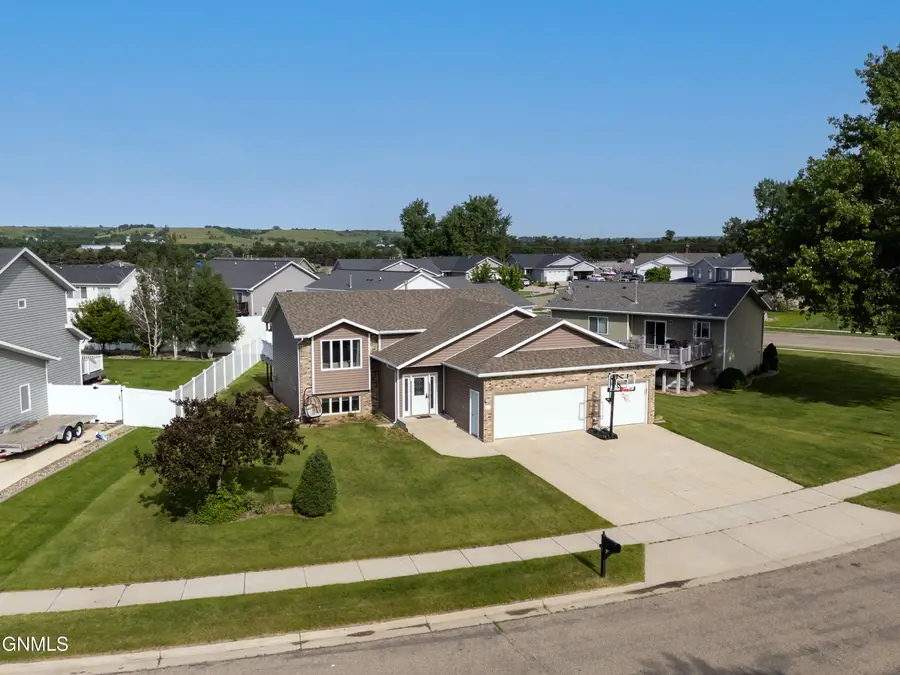 3611 Woodbend Drive Se, Mandan, ND 58554 - #2