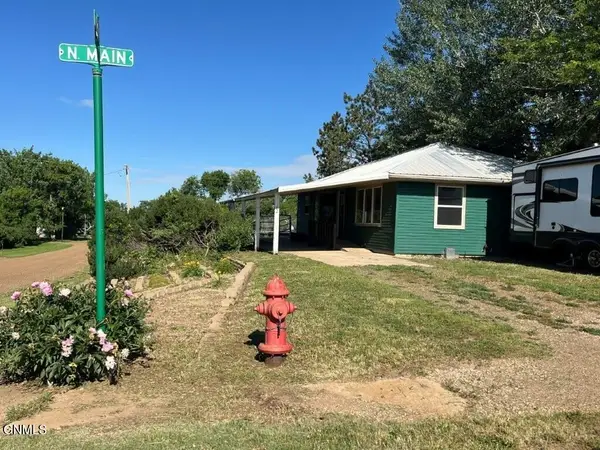 102 W Texas Street, Isabel, SD 57633